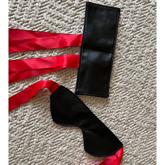 New Romance Blindfold and Wrist Tie Set with Candle - Picture 3 of 9